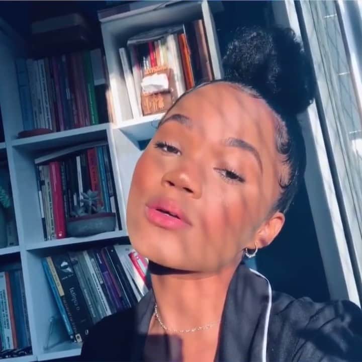 のインスタグラム：「depois de um dia como hoje... caí no choro com @agnesnunes. que é que a gente tá fazendo, minha gente? com as nossas florestas, com os nossos direitos, com a nossa própria vida... o que é que a gente tá fazendo? dilacerante. o horror.  mas a esperança, sempre.  vamos? acordar amanhã e mudar alguma coisa. qualquer que seja. vamos?」