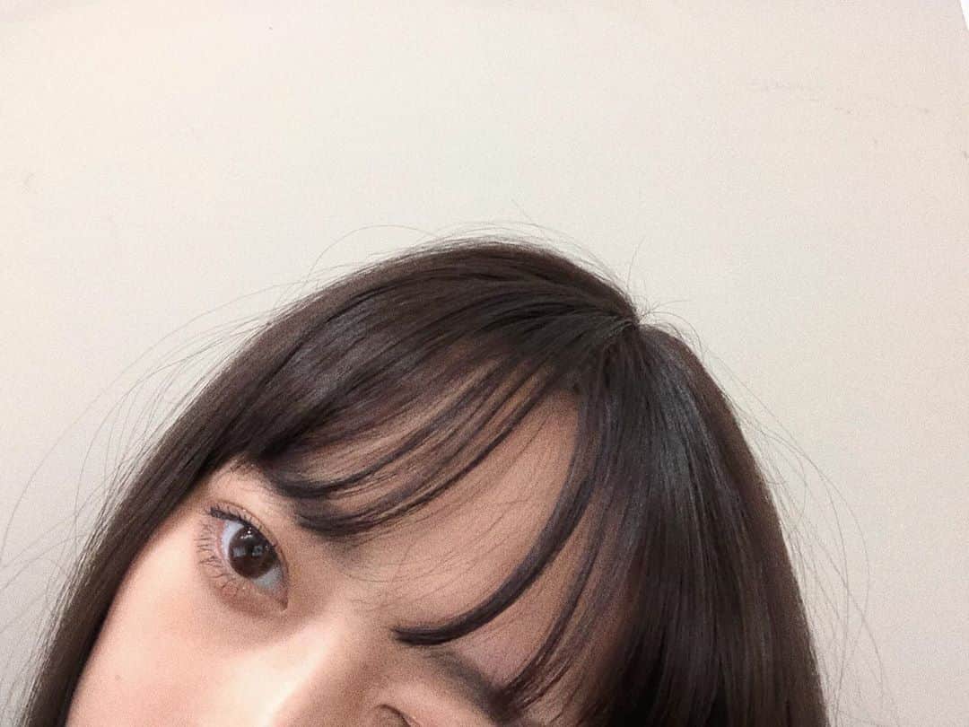 近藤千尋のインスタグラム：「おや？❤️ 思い付きですぐ @log_kenjikarasawa  の所へ🏃‍♀️笑 久々に重めの前髪さん🍂 大人でも似合う前髪を 作ってくれました🙇‍♀️ありがとう☺️」