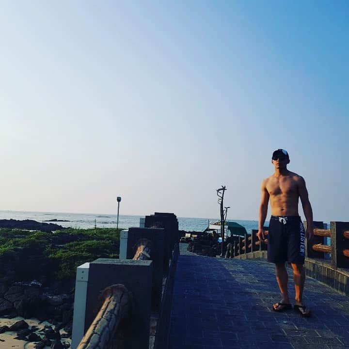 徳南堅太さんのインスタグラム写真 - (徳南堅太Instagram)「Summer vibes// 🌊﻿ ﻿ ﻿ #海 #夏 #ダイエット #サマスタ #水着 #波 #空 #ビーチ #バイブス #sea #summer #fitness #vibes #diet #swimwear #wave #sky #beach #surfing #Hollister #SSA #sealovers #ocean #seascape #oceanview #water #bluesea #breeze #breezy」8月21日 13時48分 - tokunan