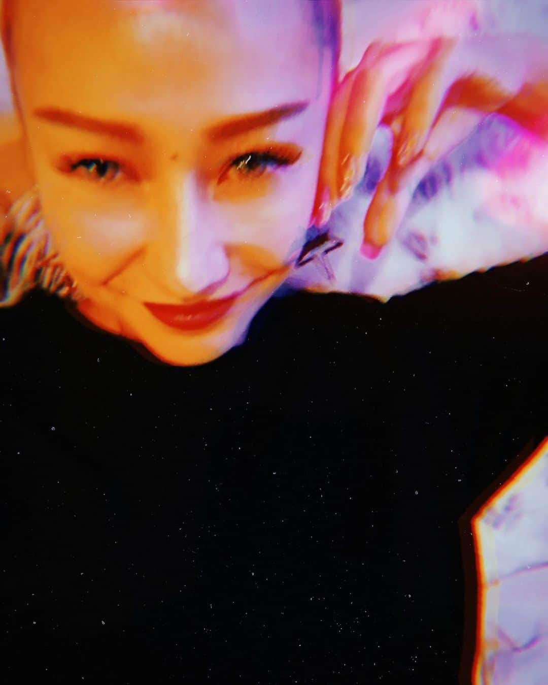 のインスタグラム：「💋💋💋 昨日おもしろすぎた！杉田！ 杉田さんありがとうございました😊 #スギちゃん会#恵比寿#67餃子#餃子#食べないで#麻婆豆腐#鬼リピ#山椒OD#スギちゃん覚醒#急な#ギャラ飲み#開始#OL#登場#大当たり#終電逃すまで残る#女神様#結果ノーギャラ5時間突破#〆はキャバでボーイ狙いのスギちゃんを傍観#とんぼは前にしか進まない#かずくんはずっとお風呂#最高のスギちゃんでした#なお最高のスギちゃん写メなし#私の服に付いてる白いツブツブは全部フケです」