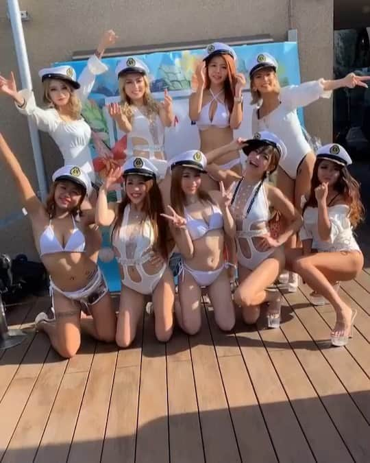 泉水風花のインスタグラム：「⚓️⚓️⚓️⚓️⚓️⚓️ . . . . .  スライドしてみてね❤️ @ミライザ 大阪 ホワイトパーティー楽しかった🥳 いろんな体験させてもらって成長も大事って思いました😍 これからもいろんなところで出演&活躍できるように頑張っていきます🙋‍♀️ . . . . .  #glamordancers #グラマーダンサーズ #365日出演 #gogodancer  #ゴーゴーダンサー  #ダンサー募集中 #グラマーダンサーズふうか  #大阪 #大阪城  #ホワイトパーティー  #edm  #フォロワー募集中  #音楽好きな人と繋がりたい  #likeforlikes . . . . . ⚓️⚓️⚓️⚓️⚓️⚓️」