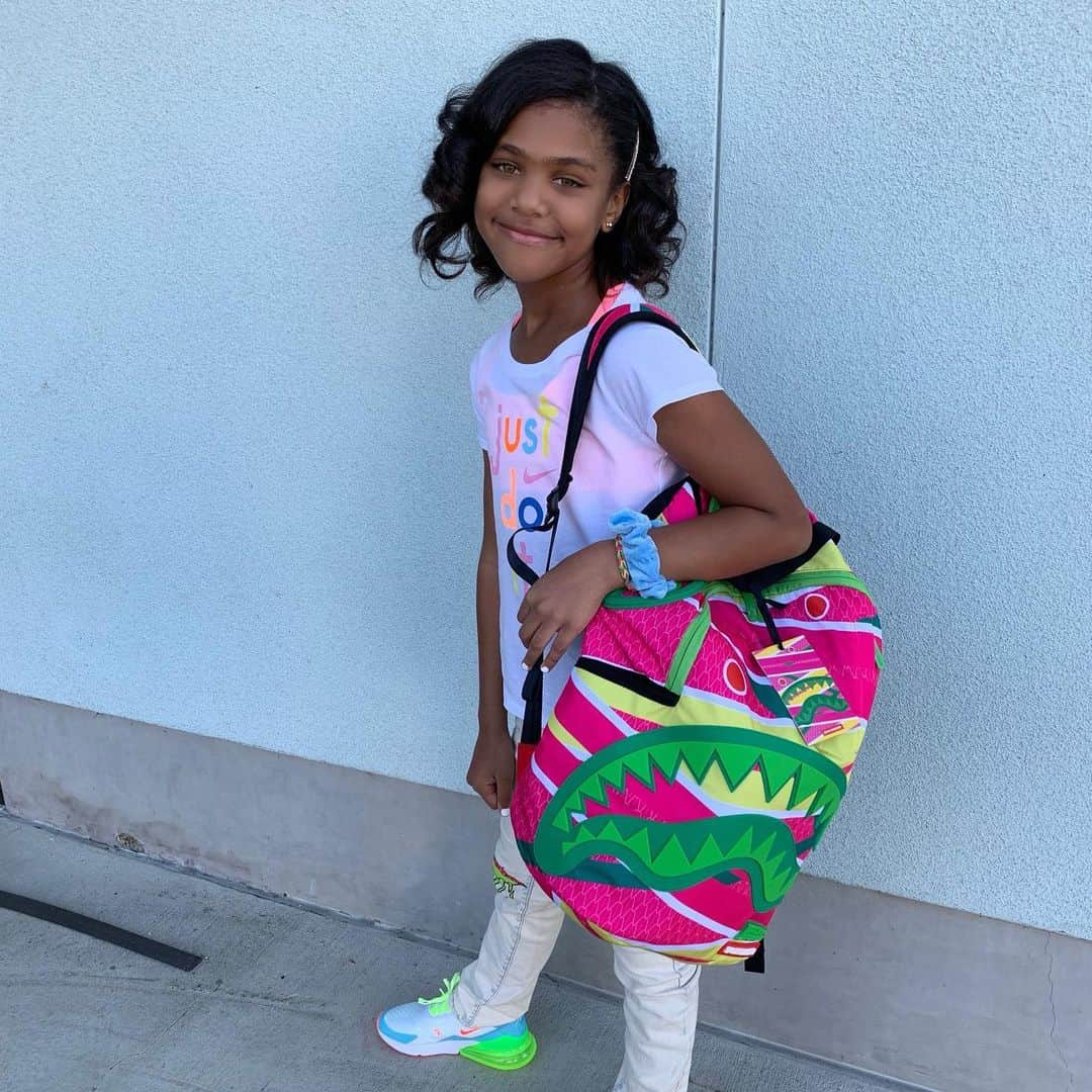 ゲームさんのインスタグラム写真 - (ゲームInstagram)「My twin, aka Daddy’s dream ain’t even a baby no more 😫😫😫😫 #Back2School #1stDayOut #CGrizzley lmaoooo #BeautifulBabyGirl #LoveOfMyLife #GiveMyLittleBabyBack 🤒」8月21日 14時21分 - losangelesconfidential