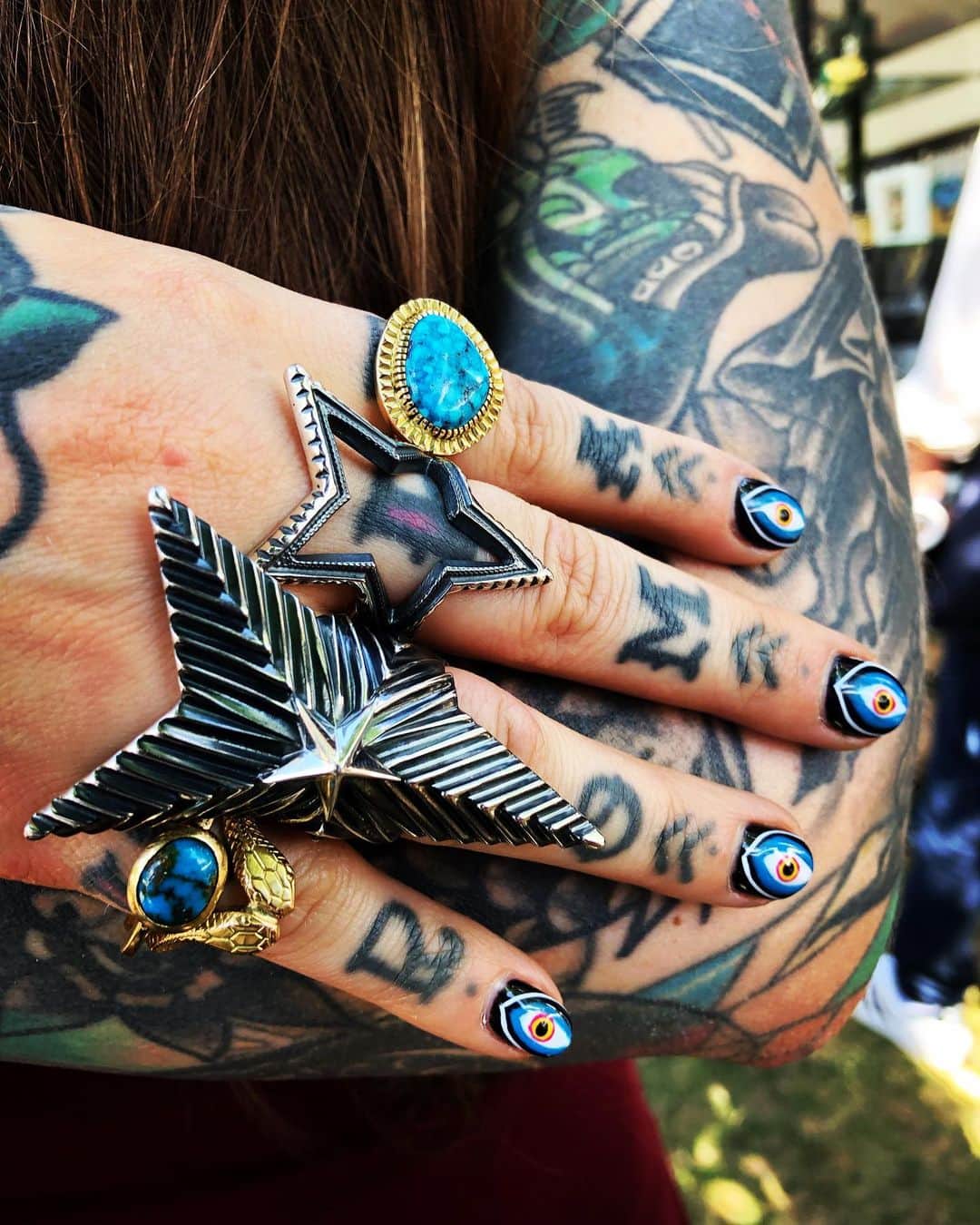 コディ サンダーソンのインスタグラム：「Gold, turquoise and silver.  Gold is by @corylenherrdesign.  If you don’t follow him start!  His is so brilliant and so is his lovely lady @brookexcampbell #navajo #silver #gold #tattoos #hands @santafeindianmarket #star #eyes」