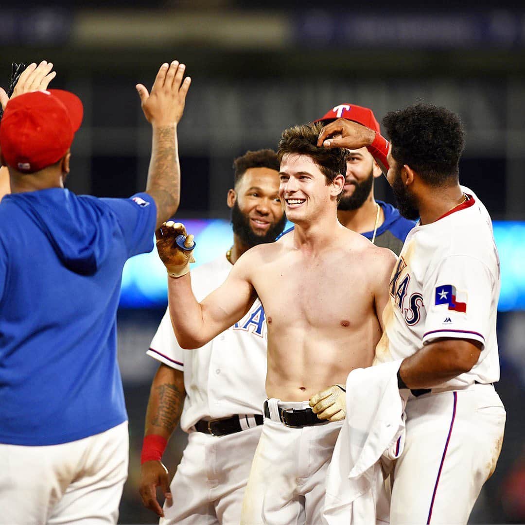 MLBさんのインスタグラム写真 - (MLBInstagram)「Tonight was pretty nuts. 🐿」8月21日 14時35分 - mlb