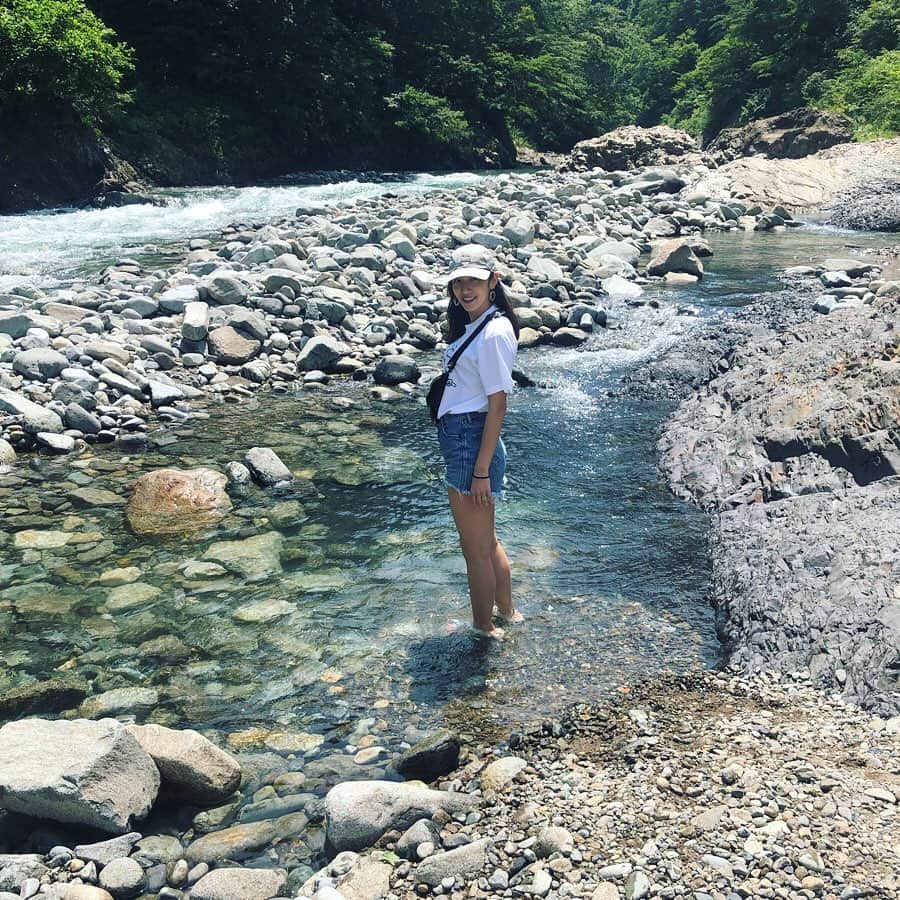 我謝レイラニのインスタグラム：「#大人の夏休み 🌻 新潟行って #長岡の花火 見たり #清津峡 行ったり #龍ヶ窪の池 と#ひまわり畑 も行ってきた(*´罒`*) また来年も行きたいなぁ♡ それにしても津南のとうもろこし甘くて美味しかったなぁ〜🌽」