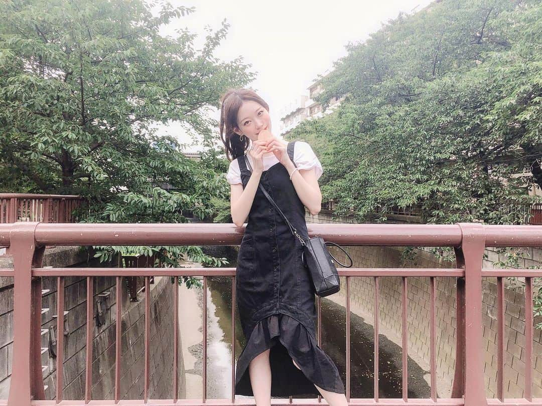 渡辺美優紀さんのインスタグラム写真 - (渡辺美優紀Instagram)「. 夏に外でこのタイプのアイスはおすすめしません！🍨 ベットベトになった🥴💭 . これ黒瀧まりあちゃんとこのワンピス💕👗！！ かわいすぎるるる。いっぱい使えそう♡ @andmary_official 2枚目にタグ付けした🏷」8月21日 14時51分 - miyukichan919