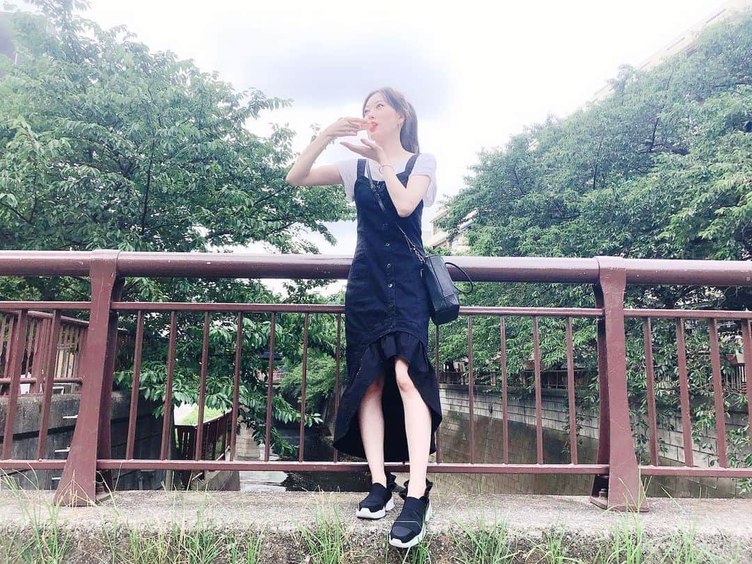 渡辺美優紀さんのインスタグラム写真 - (渡辺美優紀Instagram)「. 夏に外でこのタイプのアイスはおすすめしません！🍨 ベットベトになった🥴💭 . これ黒瀧まりあちゃんとこのワンピス💕👗！！ かわいすぎるるる。いっぱい使えそう♡ @andmary_official 2枚目にタグ付けした🏷」8月21日 14時51分 - miyukichan919