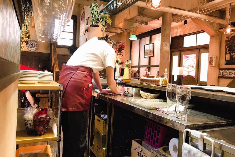 日本テレビ「偽装不倫」さんのインスタグラム写真 - (日本テレビ「偽装不倫」Instagram)「スペイン料理屋“HolaHola”の人気メニューのレシピを公開✨‬﻿ #杏 さんも大絶賛‼️👏﻿ 炊飯器で作る“HolaHola特製パエリア”と、“いかすみライスコロッケ”のレシピを番組ホームページで紹介しています。皆さんもぜひ作ってみてください🥘 ‪﻿ ★詳細はコチラ👇﻿ 下記の番組ホームページの“トピックス”からご覧いただけます。﻿ 【公式HP】﻿ https://www.ntv.co.jp/gisouhurin/﻿ ﻿ ‪お店でアルバイト中の恵梨香(#夏子)もパシャリ✨‬﻿ ﻿ #偽装不倫 #今夜10時 #日テレ﻿ #YLAB #LINEマンガ #文藝春秋﻿ #東村アキコ」8月21日 15時02分 - gisou_ntv