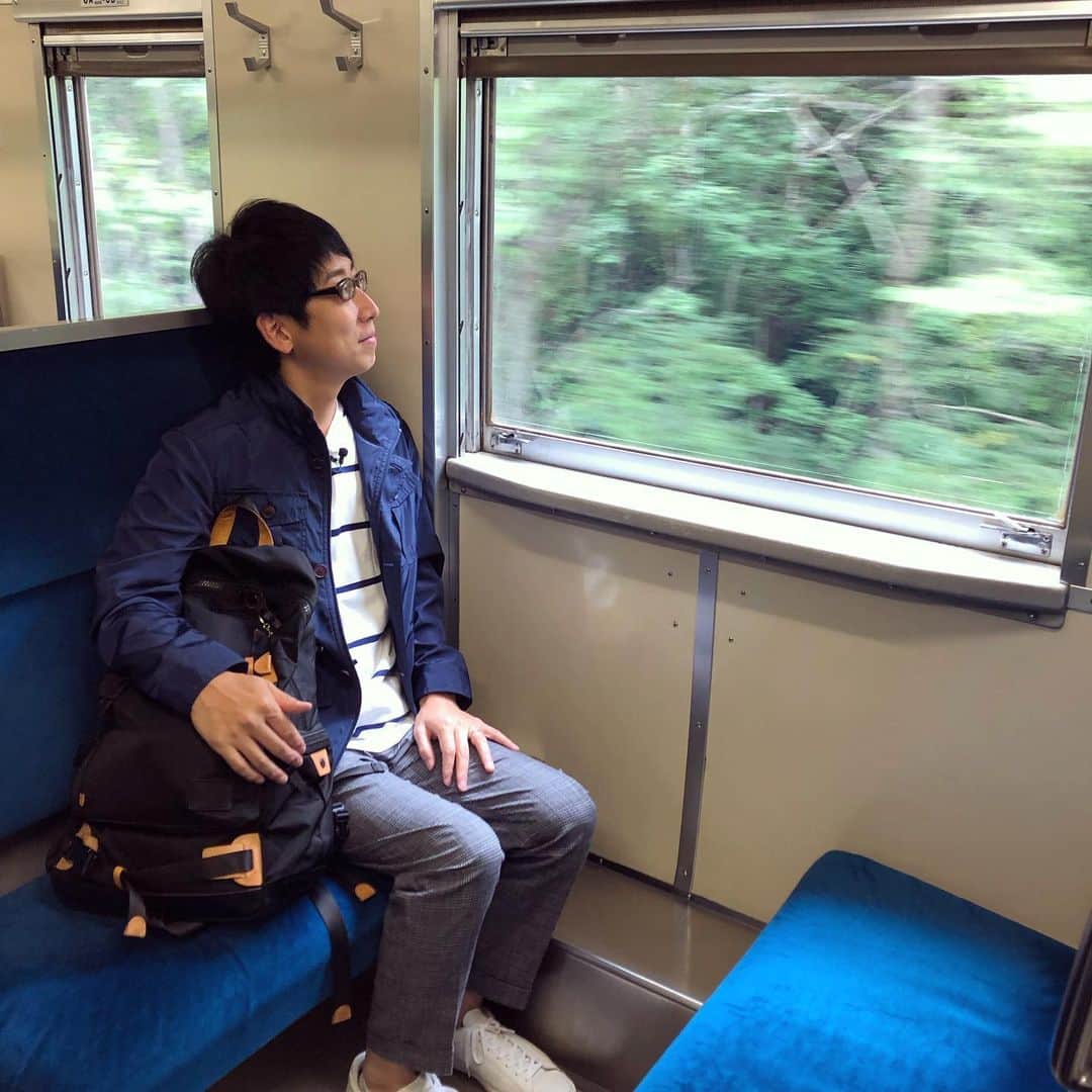 吉川正洋さんのインスタグラム写真 - (吉川正洋Instagram)「北海道で鉄道ひとり旅ロケ中です。ガタンゴトン今日も揺られております。」8月21日 14時55分 - dhyoshikawa