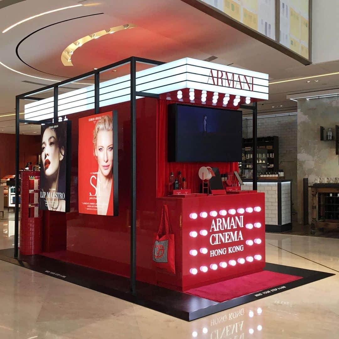 DFS & T Galleriaさんのインスタグラム写真 - (DFS & T GalleriaInstagram)「If you haven't already - stop by our stores to experience the world of beauty with exclusive pop-ups and special offers. Don't miss out on a virtual makeover at the Lip Bar, or the Gift Catcher for the chance to win exciting prizes!  #FirstClassBeauty #TGalleria #ShopDutyFree」8月21日 15時00分 - dfsofficial