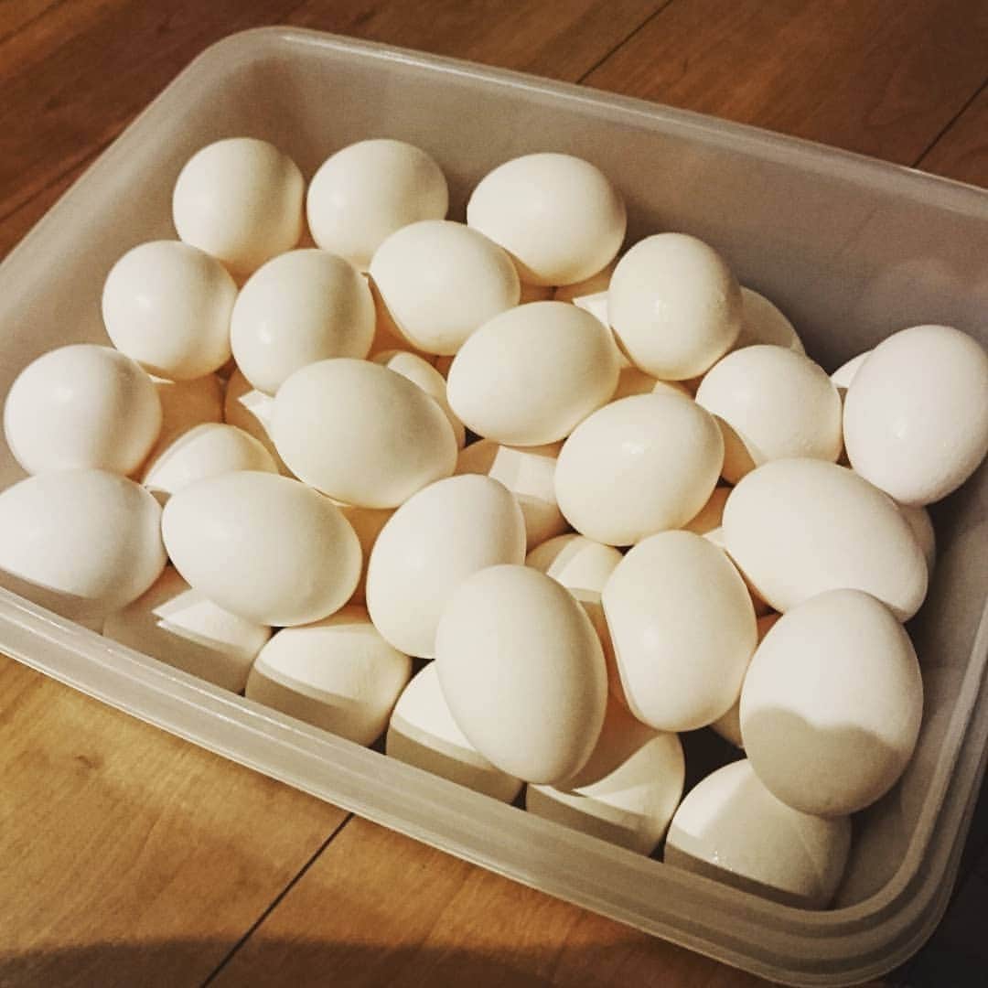 西山茉希さんのインスタグラム写真 - (西山茉希Instagram)「卵をあげると言われたので、 卵をもらいに行きました。  #初めての数 #卵祭  あえて卵ケースに積んでみました。 初めての光景完成。  #崩れる前に使わないと #開閉要注意  意外と落ちてこないのです。 卵食堂習慣スタート。」8月21日 15時13分 - maki.nshiyama50