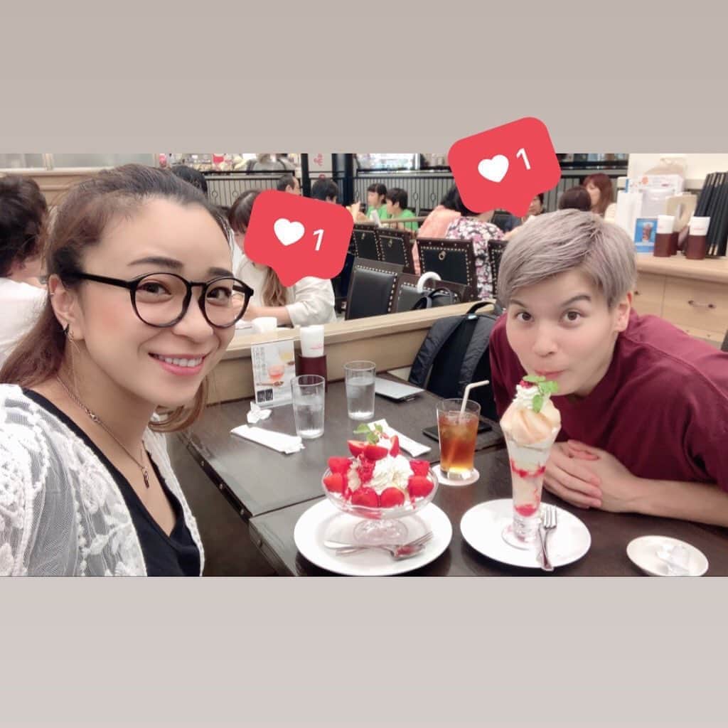 のインスタグラム：「昨日は美味しいものを食べる日でした😊にわちゃんとのマシンガントーク、月一開催中。今回も安定でした！！会いに来てくれてありがとう✨はねだプリンのサプライズプレゼントありがとう✨また9月ね😎その時にも面白い話をたくさん聞かせてね🤣🤣🤣クイズ方式希望。ヒントは多めで。笑」