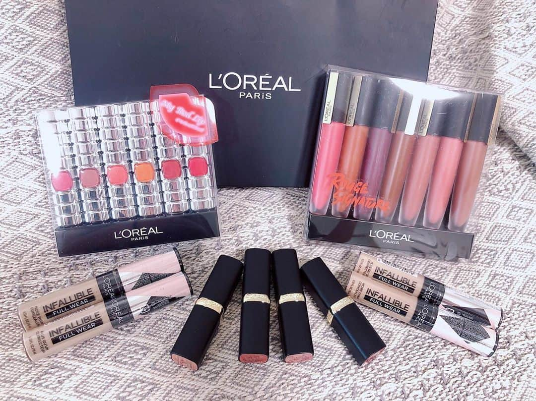 amiさんのインスタグラム写真 - (amiInstagram)「🎁 . 🌹THANKYOU🌹 🌹L'ORÉAL🌹 . リップ可愛い色ばっかり🥺❤️ コンシーラーも気になってたから嬉しい🤤 . スウォッチしたから見てみてね🌵→」8月21日 15時25分 - amibeautytv