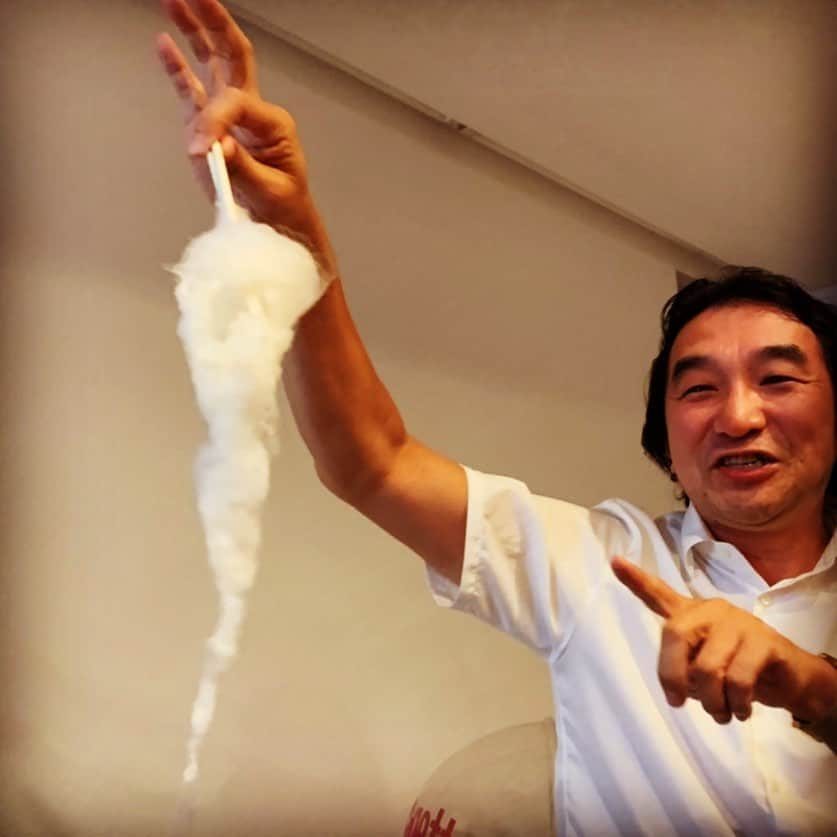 池田鉄洋さんのインスタグラム写真 - (池田鉄洋Instagram)「友人宅でわたあめ作ったら、なんかエクトプラズムみたいの出来た。いや、出た、って感じ。」8月21日 15時33分 - ikedatetsuhiro