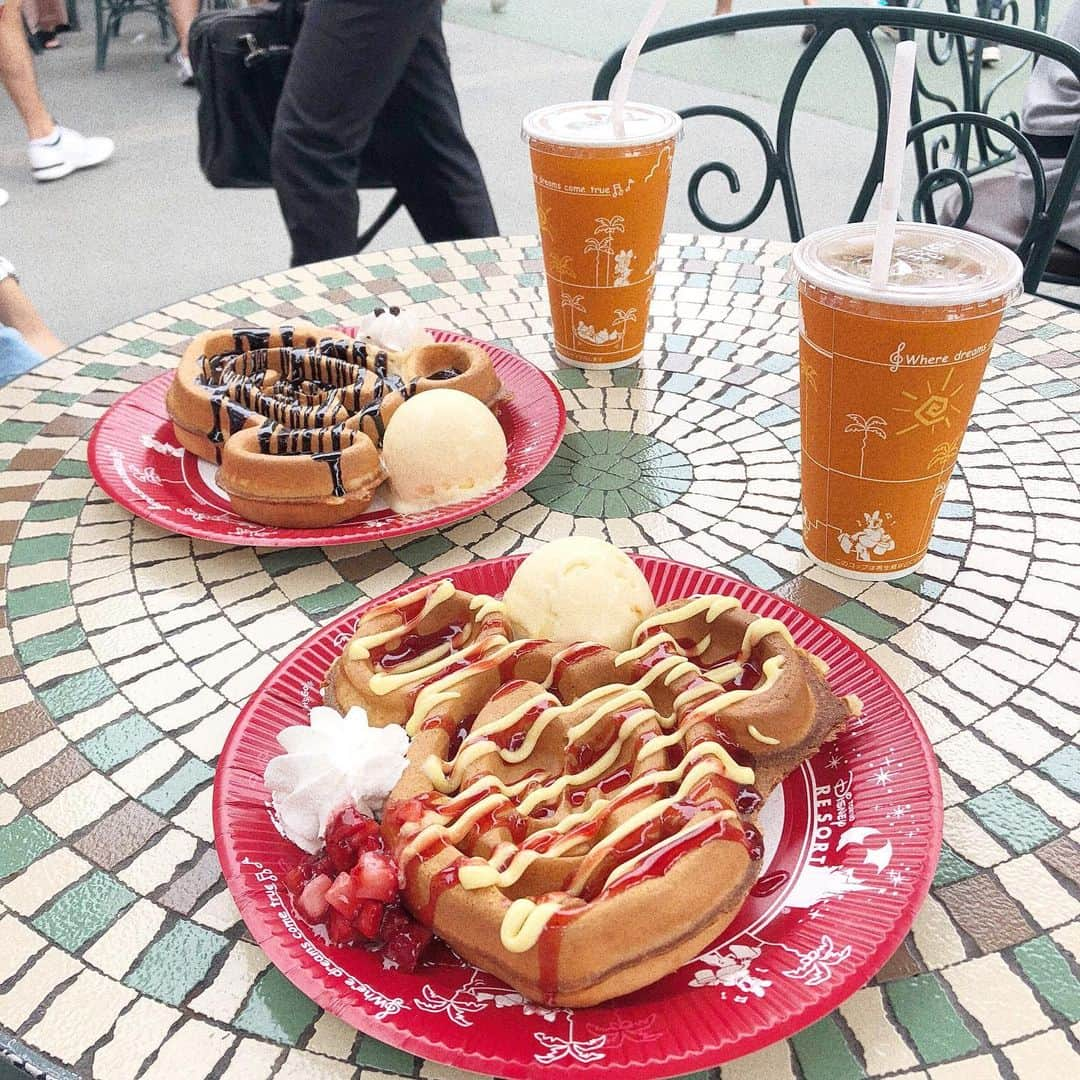 中嶋桃花さんのインスタグラム写真 - (中嶋桃花Instagram)「美味しかった🐭  #disneyland #disney #ディズニー #ディズニーランド #ディズニーワッフル #mickeymouse #waffle」8月21日 15時54分 - momoka_nakajima