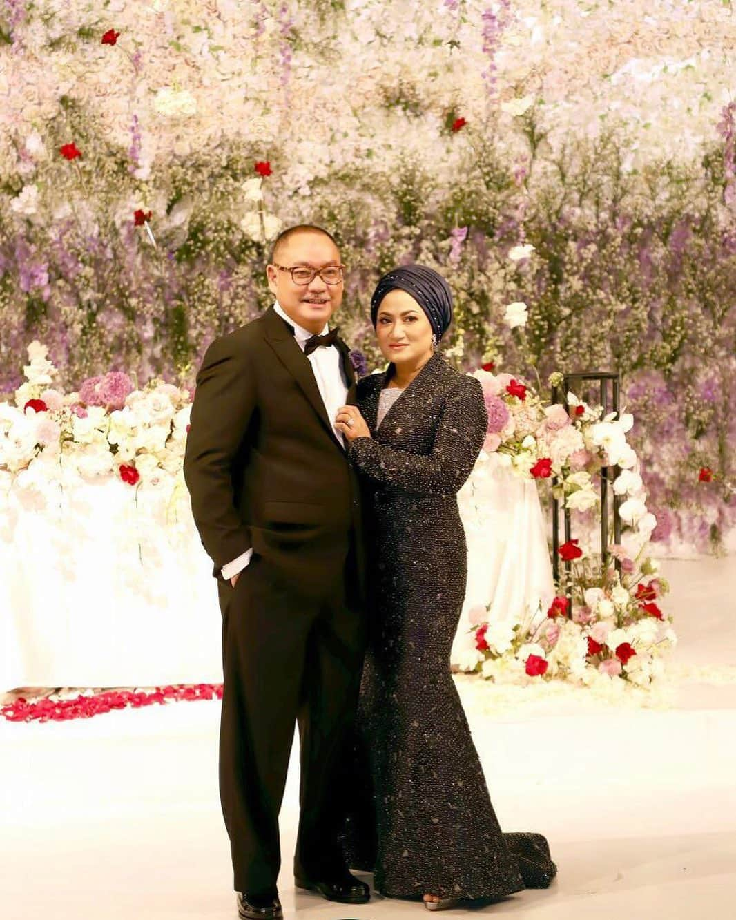 Ivan Gunawanさんのインスタグラム写真 - (Ivan GunawanInstagram)「. “ A successful marriage requires falling in love many times, always with the same person. The beautiful mother of the groom @ivayamani wearing dress by @love_ivangunawan for her special day “ . . #ivangunawan #lovebyivangunawan #dressmaker #weddingattire #motherofthegroom #fashiondesigners」8月21日 15時56分 - ivan_gunawan