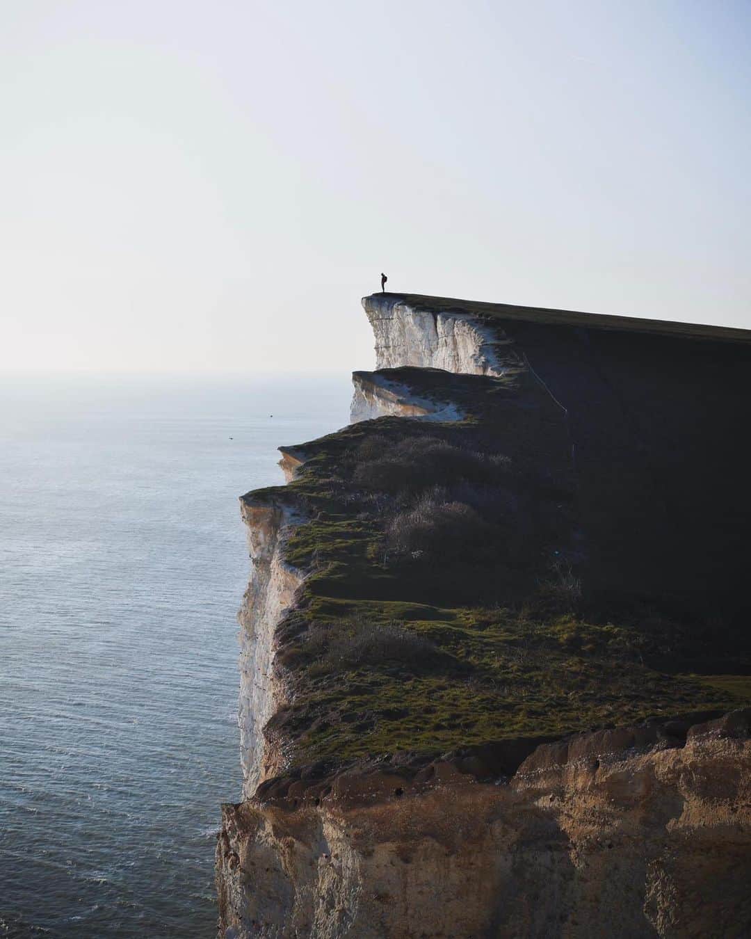 Canon Photographyさんのインスタグラム写真 - (Canon PhotographyInstagram)「Stunning coastline of England!🏴󠁧󠁢󠁥󠁮󠁧󠁿 I highly recommend the South of England if you’re looking for a weekend trip! Places such as Durdle Door, Seven Sisters, Old Harry Rocks and Beachy Head were fantastic and easy to combine in a short period of time! Do you have any recommendations for me?📝 Photography | @sjoerdbracke  Coast, South England  #england #durdledoor #canon_photos #cpcollectives」8月21日 15時58分 - cpcollectives