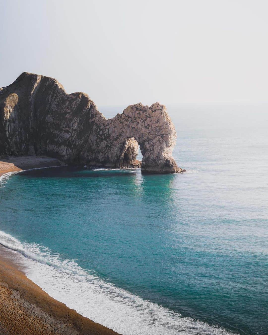 Canon Photographyさんのインスタグラム写真 - (Canon PhotographyInstagram)「Stunning coastline of England!🏴󠁧󠁢󠁥󠁮󠁧󠁿 I highly recommend the South of England if you’re looking for a weekend trip! Places such as Durdle Door, Seven Sisters, Old Harry Rocks and Beachy Head were fantastic and easy to combine in a short period of time! Do you have any recommendations for me?📝 Photography | @sjoerdbracke  Coast, South England  #england #durdledoor #canon_photos #cpcollectives」8月21日 15時58分 - cpcollectives