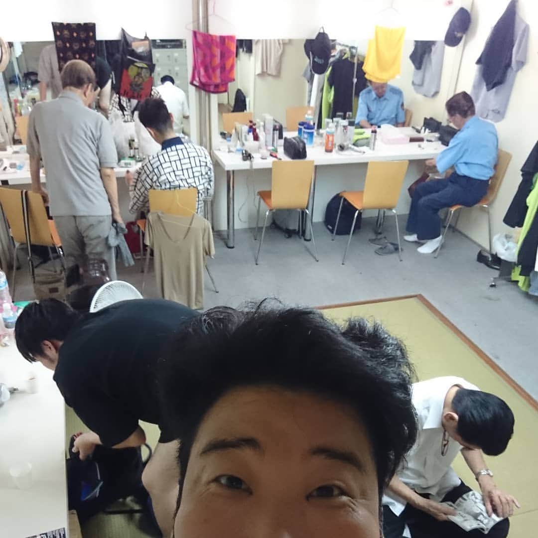 安尾信乃助のインスタグラム：「今週は、26日まで祇園花月で新喜劇。 清水けんじ君リーダー週です。  #清水けんじ#リーダー#祇園花月#よしもと新喜劇#吉本新喜劇#安尾信乃助#」