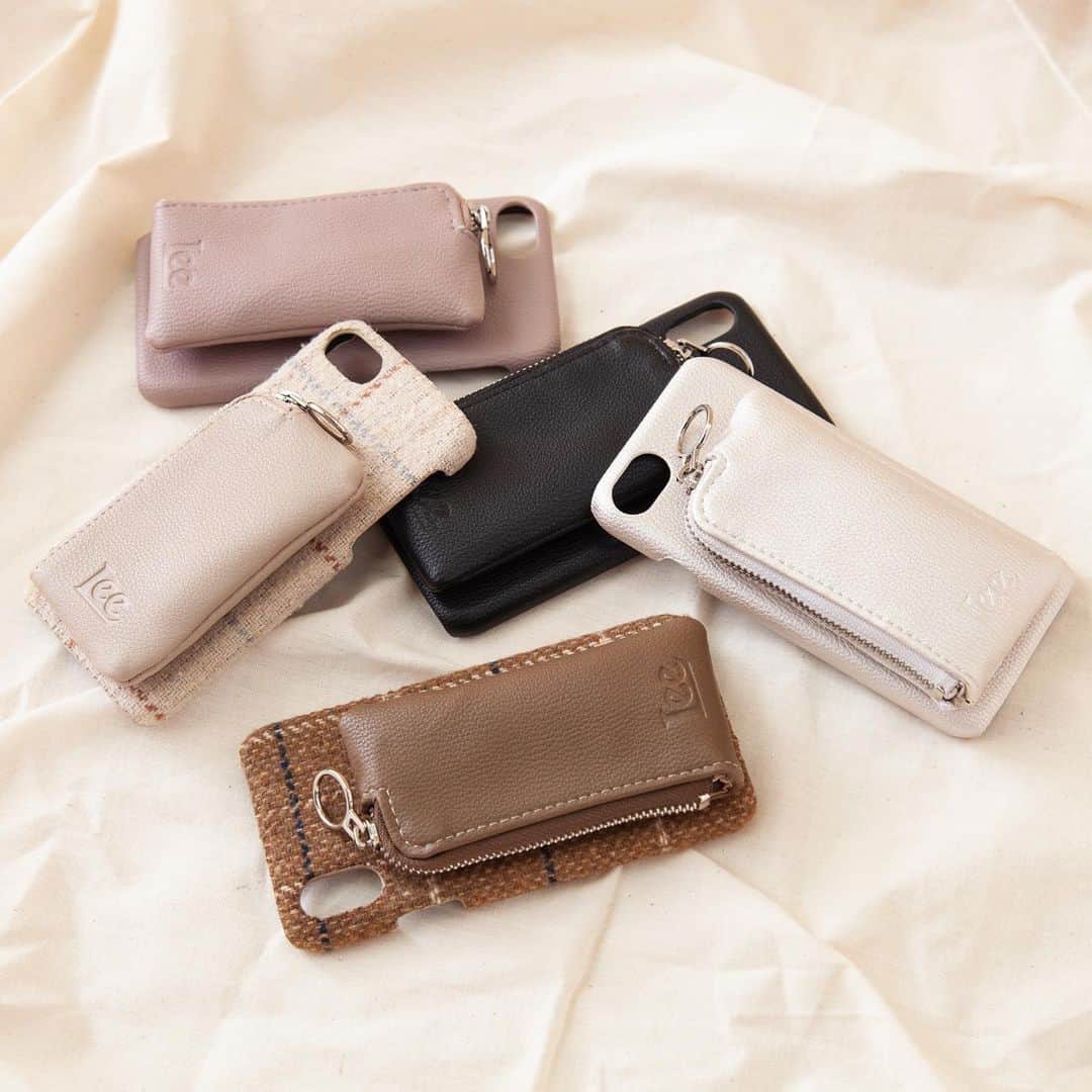 のインスタグラム：「Lee×SMIRNASLI . 大人気のLeeコラボから スマホケースが登場❤︎ 後ろにコインケースが付いている 流行のスマホケース！ . #SMIRNASLI #サミールナスリ #スマホケース #iphoneケース  #携帯ケース #new #newarrival #20190821 #2019」