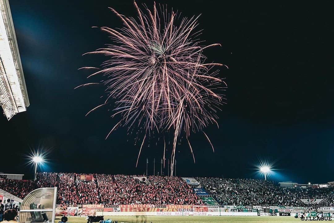 Ｊリーグさんのインスタグラム写真 - (ＪリーグInstagram)「スタジアムの上空を彩るfireworks🎆🎇﻿ ﻿ #明治安田生命Ｊ１リーグ 第23節﻿ ベストショットをお届け✨﻿ ﻿ #Ｊリーグ﻿ #jleague﻿ ﻿ #松本山雅FC﻿ #サンプロアルウィン﻿ #花火 #はなび #hanabi﻿ #夏 #夏の思い出 #夏の風物詩 ﻿ #夏だね #夏休み #summer﻿ #fireworks #fireworks💥 ﻿ #fireworksshow﻿ #スタジアム ﻿ #stadium #soccerstadium ﻿ #景色 #風景﻿ #綺麗 #キレイ」8月21日 16時33分 - jleaguejp