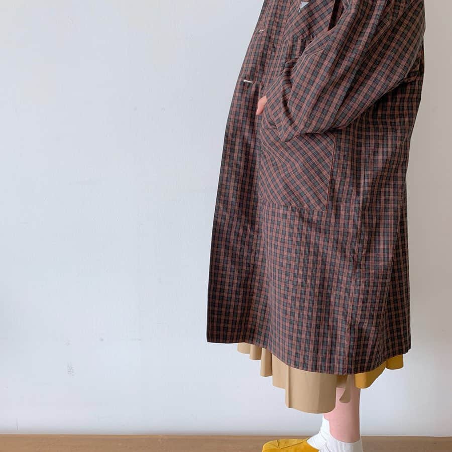 ネ・ネットさんのインスタグラム写真 - (ネ・ネットInstagram)「【ライトチェック ￥22,000+tax】  たっぷりとした袖幅のあるトップスの上からも羽織れる分量感のあるライトコート。脇から袖底にマチをつけ、『wantan』のトップスでもストレスなく袖を通せる仕様がポイント。  #ネネット #nenet #新作 #new #autumn #winter #2019 #collection #fashion #tokyo #japan #大人カジュアル #大人ネネット #otona_nenet #ライトチェック #ライトコート」8月21日 16時49分 - nenet_official