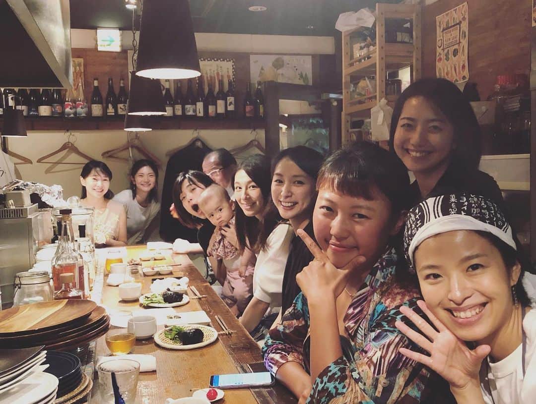 田中菜月さんのインスタグラム写真 - (田中菜月Instagram)「夏の疲れが溜まってませんか？  足の裏の真ん中より少し下のほうを押したら…いた〜い！ タピオカドリンクやビールなど冷たいものを飲んでいた！ 冷房の部屋にいて、足先が冷える！ 胃腸がだるおもで、お腹が動かず固まっている！  そんなかたは、よし！体を整えましょう！  ということで  明日の愛のおむすびプレートのメニューは✨ . ・南瓜と小豆の煮物 ・カリフラワーの発酵白和え ・ごぼうのぬか漬け ・幻のお漬物、畑漬け  愛のおむすびとお味噌汁  デザートは 丹波からパティシエ北さんが来てくれます^_^  美味しい季節のタルトを 召し上がれ。  雑誌の手土産で渡したいスイーツにも選ばれた北さんのスイーツを堪能したいかたは、ジュレやタルト、焼き菓子のお土産詰合せセットを2,500円にて予約販売受付ます！  今日中に個数とお名前をコメントかDMにて教えてください^_^  #三軒茶屋ランチ  #三軒茶屋カフェ #三軒茶屋グルメ #手土産スイーツ  #おもたせスイーツ  #デトックス  #スパイス #発酵 #おむすび専門店  #愛のおむすび」8月21日 16時51分 - natsuki_hakko