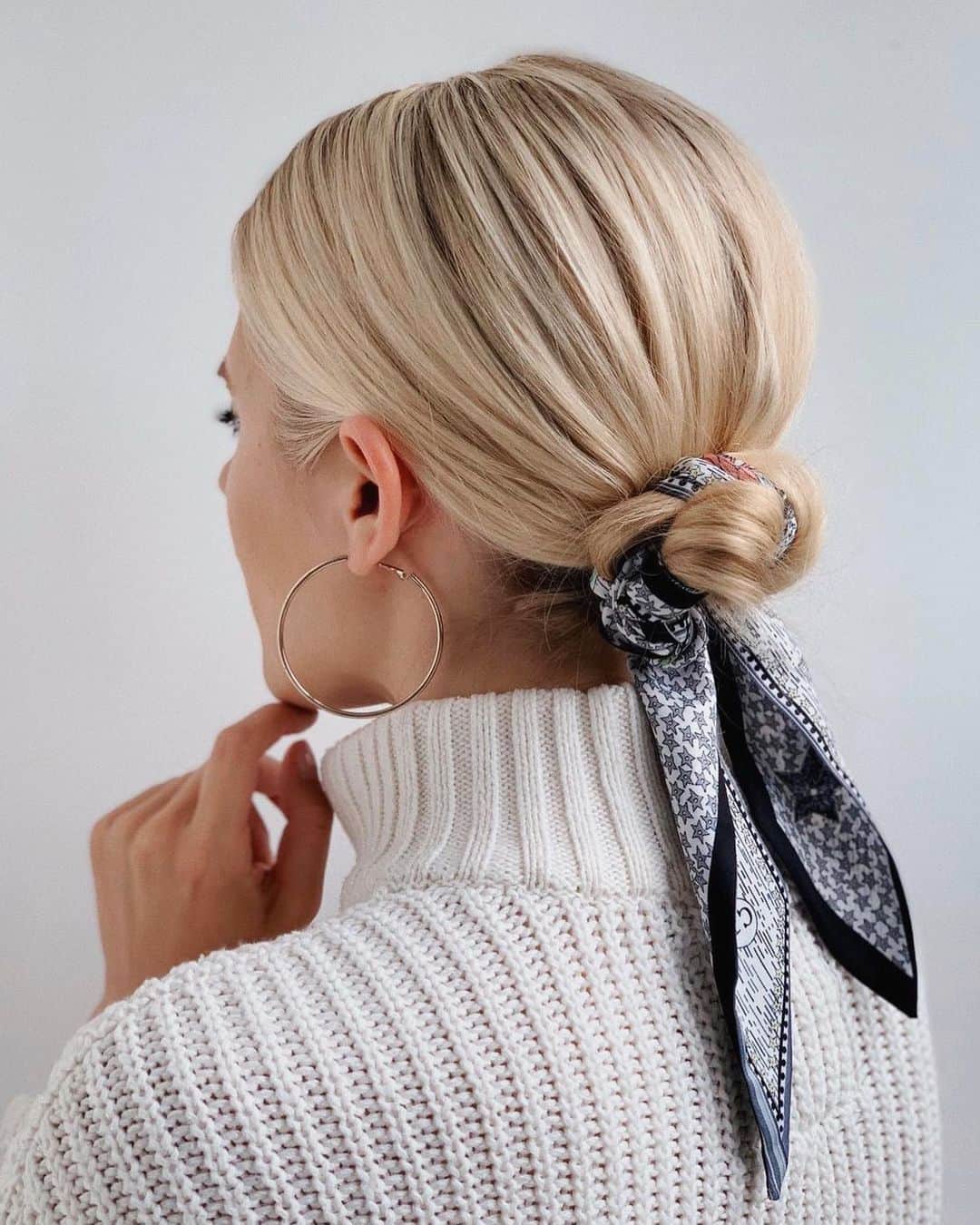 Mollie Kingさんのインスタグラム写真 - (Mollie KingInstagram)「When your headscarf is plaited into your hair, you’re READY to tackle Wednesday 🙋🏼‍♀️ Thanks @patrickwilson 💛」8月21日 16時51分 - mollieking