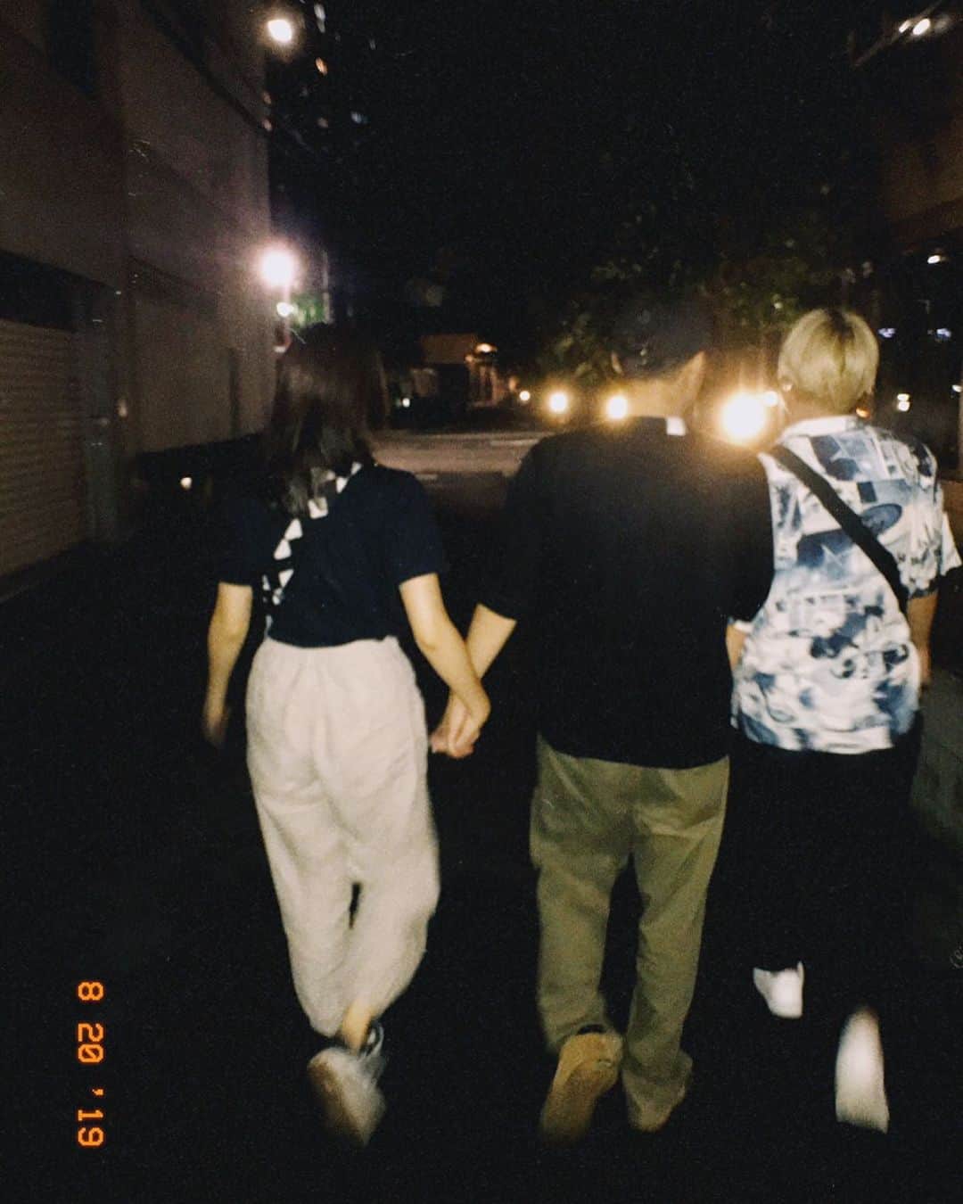 のインスタグラム：「、 妹たちにもうすぐ背を越される可能性😫  撮影 母  #sisters #family #brother」