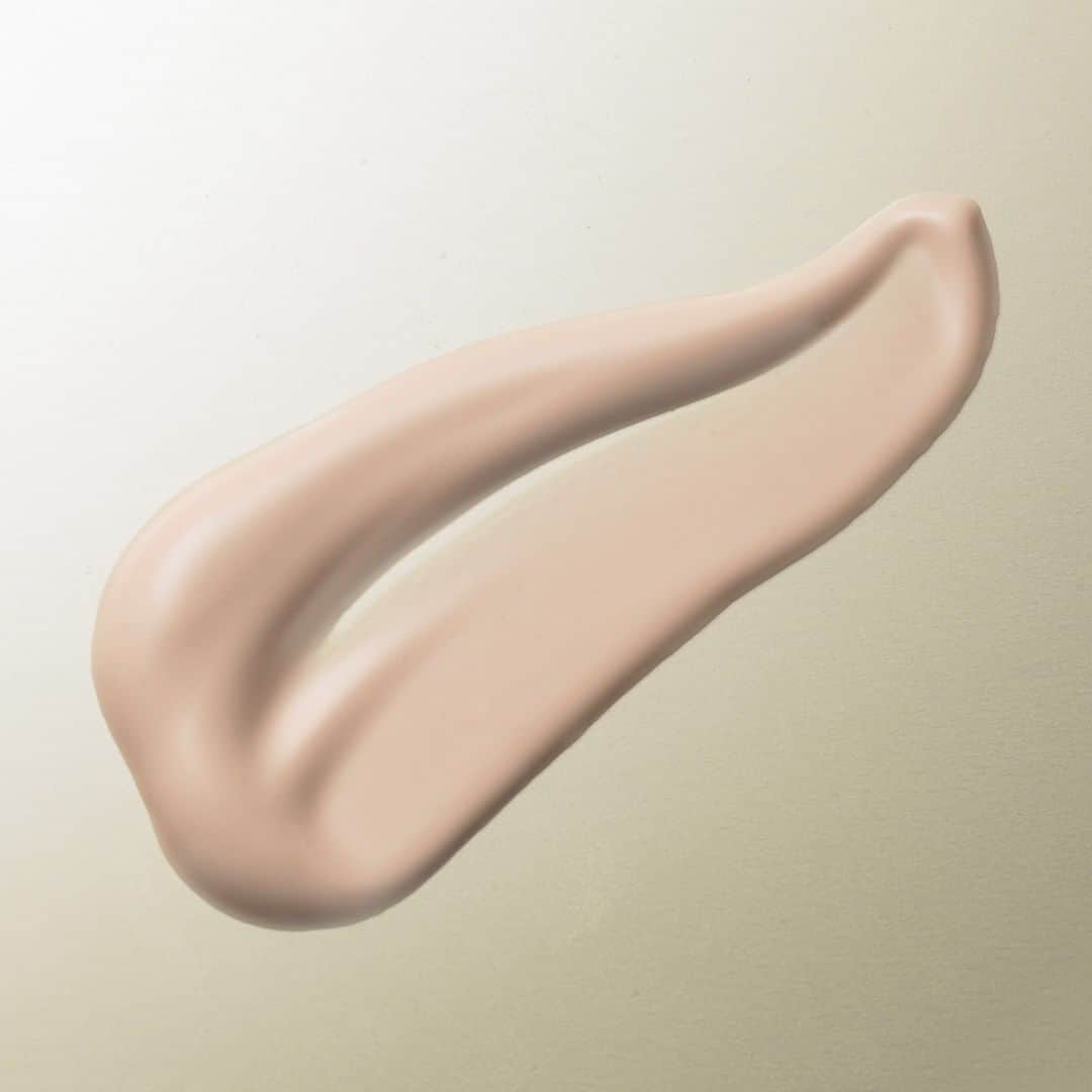 のインスタグラム：「TREATMENT SERUM PRIMER  A ‘living glow’ primer that enriches skin with a perfectly balanced film of moisture.  トリートメント セラム プライマー  つねに適したうるおいの膜で満たし、ぴったりと肌になりすます。  晶采極潤粧前乳  打造完美比例的滋潤薄膜，完美服貼。  #SUQQU #スック #cosmetics #jbeauty #ベースメイク #primer」