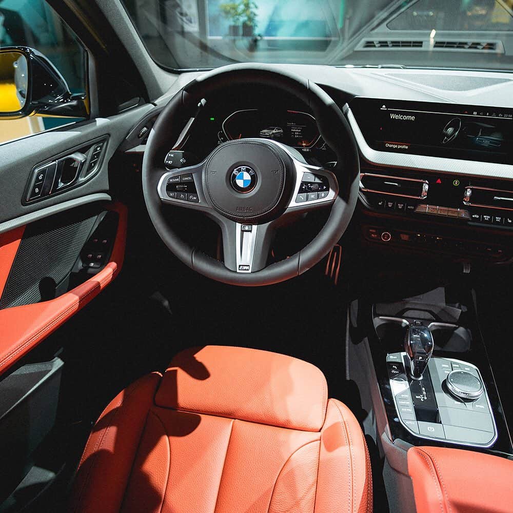 BMW Japanさんのインスタグラム写真 - (BMW JapanInstagram)「. “THE 1” 2019年秋、誕生。 . 最新のデザイン言語を採用した先進的なスタイリング、精緻な技術とモダンな感性が織りなすインテリアは、その革新性を約束します。 . ニューBMW 1シリーズを特別先行予約いただける、BMWプレオーダーを実施中。 . 「ニューBMW 1シリーズ スペシャルマガジン」にご登録いただいた方には、最新情報をいち早くお届けいたします。ぜひご登録ください。 . @bmwjapan アカウントトップのURLをタップすると、BMW公式サイトより詳細をご覧いただけます。 . #THE1 . #BMW #駆けぬける歓び #BMWJapan #BMWWorld #BMWPost #BMWgram #BMWlovers #BMWlife #BMWlove #BMWforlife #BMWcar .」8月21日 17時00分 - bmwjapan