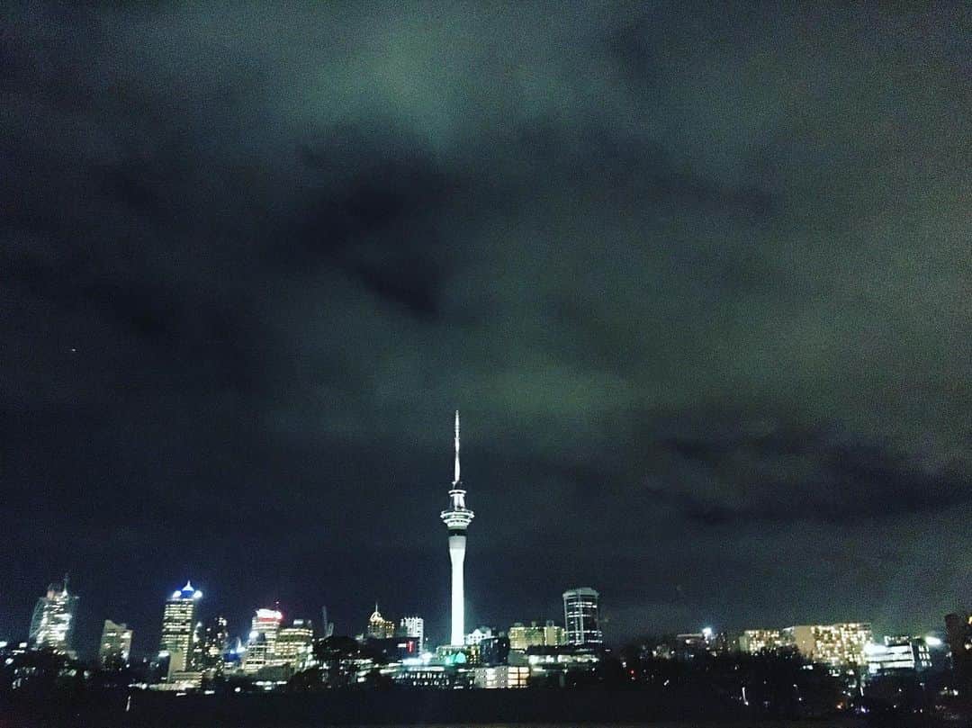 エレナ・サチンのインスタグラム：「Goodnight 💫」