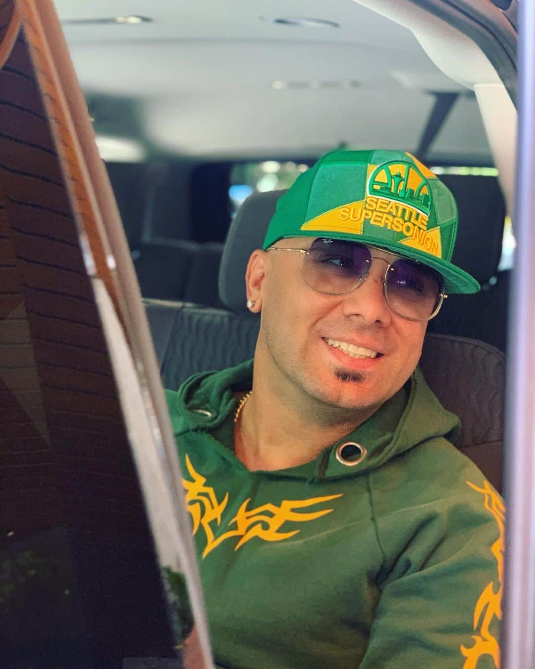 ウィジンさんのインスタグラム写真 - (ウィジンInstagram)「Cuadrando unas vueltitas bien saludables 3GREMIX a la vuelta de la esquina 🌎🍾」8月22日 2時34分 - wisin