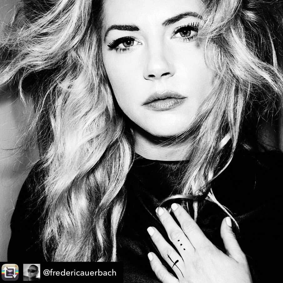 キャサリン・ウィニックのインスタグラム：「Repost from @fredericauerbach - The beautiful and moving Katheryn Winnick @katherynwinnick for @venimagazine」