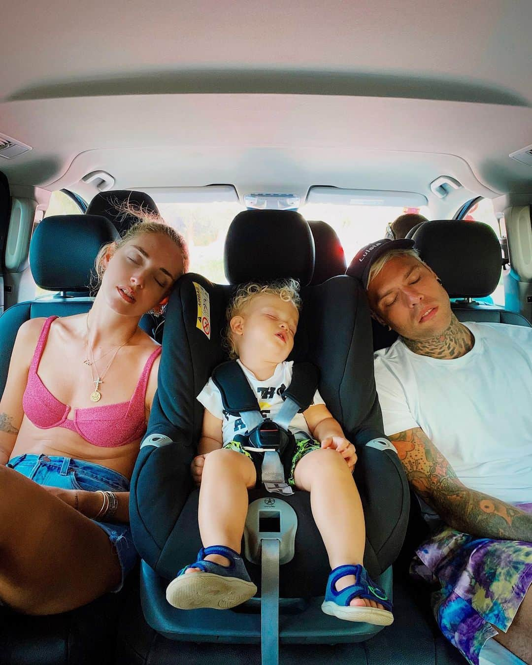 フェデスさんのインスタグラム写真 - (フェデスInstagram)「Family portrait」8月22日 3時07分 - fedez