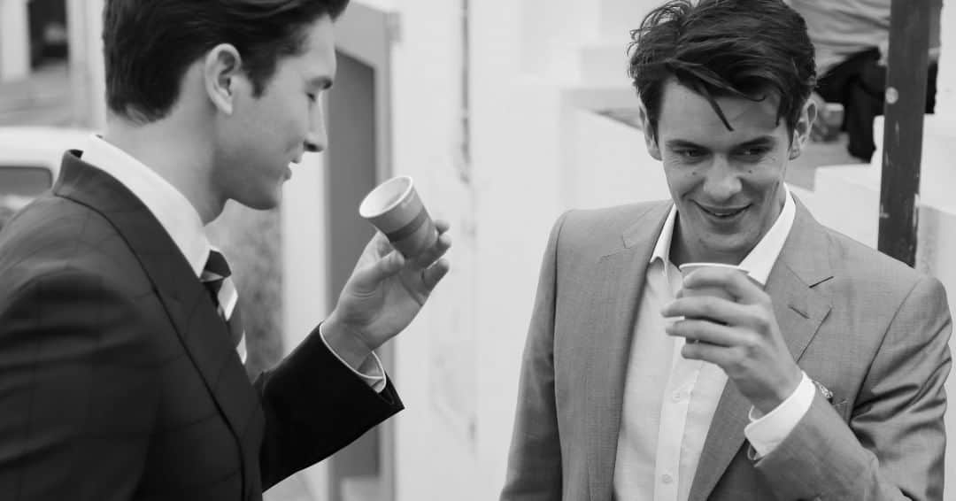 ギーブス&ホークスのインスタグラム：「Attending a summer wedding either at home or abroad this year? Our advice is to keep it simple with a lightweight wool or linen suit in navy, mid grey or sand colour. After all, the last thing you want to do is upstage the groom on his big day.  #summerwedding #summersuit #linensuit #lightweightsuit #summerstyle #style #gentlemanstyle #savilerow #gievesandhawkes #ootdmen #weddinginspiration」