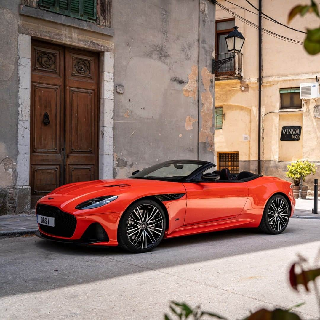 アストンマーチンさんのインスタグラム写真 - (アストンマーチンInstagram)「Beautiful automotive art and menacing shadow of unequivocal strength - DBS Superleggera is the absolute Aston Martin.  #DBS #Volante #AstonMartin」8月22日 3時00分 - astonmartin