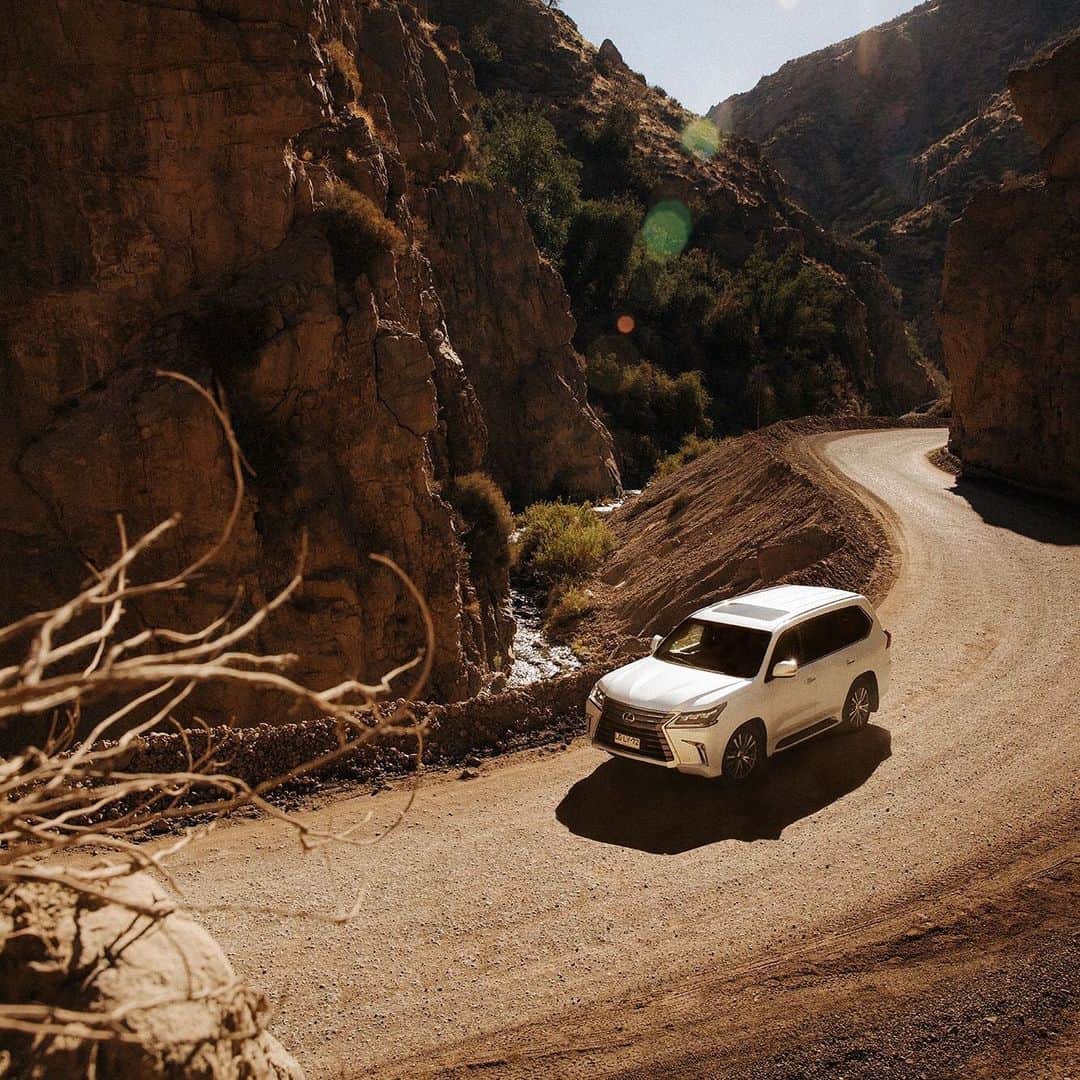 Lexus USAのインスタグラム：「Take a trip around the world to meet four pioneering tastemakers and learn about their craft. Watch all four episodes of #JourneysinTaste, a documentary series from Lexus and GQ now at the link in our bio.」