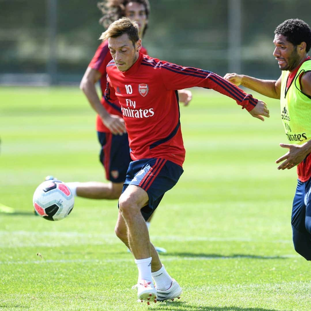 メスト・エジルさんのインスタグラム写真 - (メスト・エジルInstagram)「Focus ↪⚽❤ #M1Ö #YaGunnersYa #COYG @arsenal」8月22日 3時27分 - m10_official