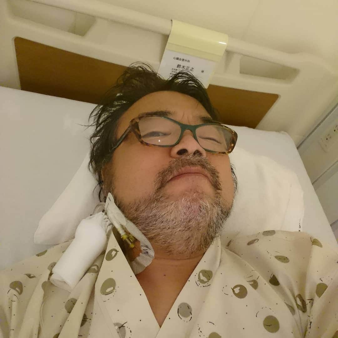 グレート義太夫さんのインスタグラム写真 - (グレート義太夫Instagram)「入院。 シャントの手術をしたので、首にカテーテルが入りました。シャントが使えるようになるまで、ここから透析です。 #シャントの閉塞 #再生手術 #カテーテル  #入院」8月22日 3時29分 - great_gidayu