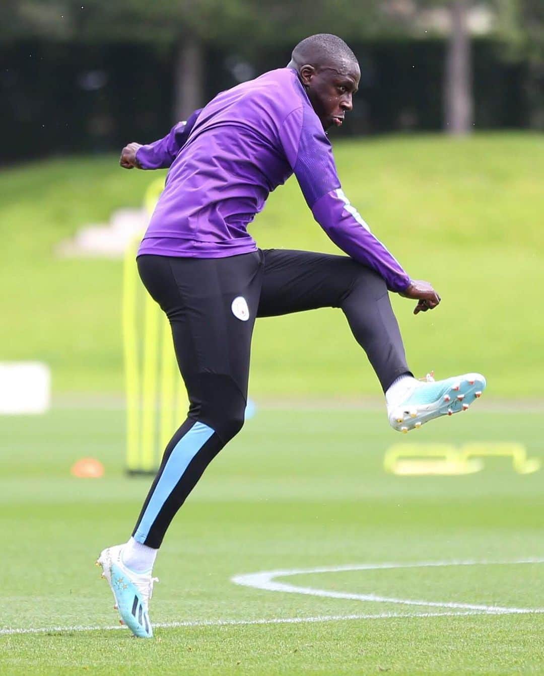 バンジャマン・メンディのインスタグラム：「Alhamdulillah 😁💙 @mancity」