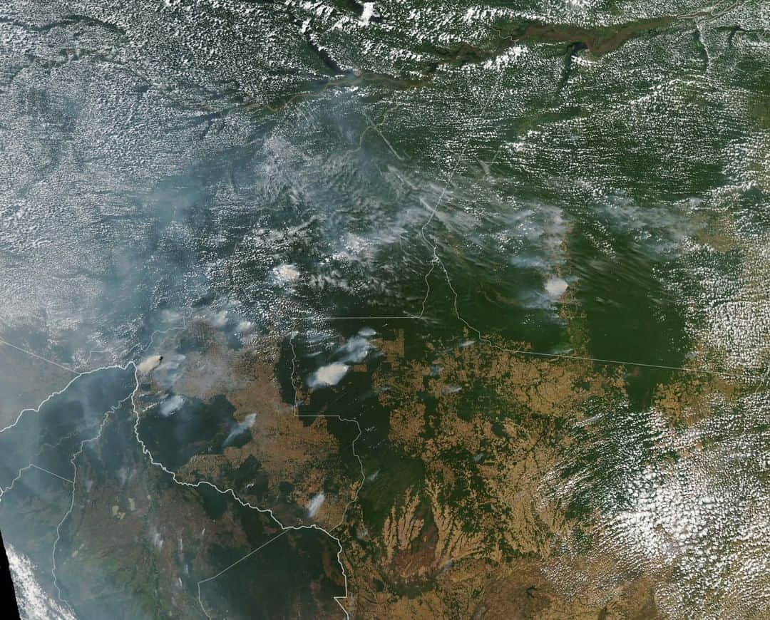 NASAさんのインスタグラム写真 - (NASAInstagram)「Editor’s Note: This story was updated on 22 August 2019 to clarify our data source.  In the Amazon rainforest, fire season has arrived.  The Moderate Resolution Imaging Spectroradiometer (MODIS) on NASA’s Aqua satellite captured these images of several fires burning in the states of Rondônia, Amazonas, Pará, and Mato Grosso on August 11 and August 13, 2019.  In the Amazon region, fires are rare for much of the year because wet weather prevents them from starting and spreading. However, in July and August, activity typically increases due to the arrival of the dry season. Many people use fire to maintain farmland and pastures or to clear land for other purposes. Typically, activity peaks in early September and mostly stops by November.  As of August 16, 2019, an analysis of NASA satellite data indicated that total fire activity across the Amazon basin this year has been close to the average in comparison to the past 15 years. (The Amazon spreads across Brazil, Peru, Colombia, and parts of other countries.) Though activity appears to be above average in the states of Amazonas and Rondônia, it has so far appeared below average in Mato Grosso and Pará, according to estimates from the Global Fire Emissions Database, a research project that compiles and analyzes NASA data. (Note that while the chart label says 2016, the 2019 data is listed on all of the plots as a green line. Roll your cursor over the green 2019 block below the plot to isolate the 2019 numbers.) NASA Earth Observatory images by Lauren Dauphin, using MODIS data from NASA EOSDIS/LANCE and GIBS/Worldview and VIIRS data from NASA EOSDIS/LANCE and GIBS/Worldview, and the Suomi National Polar-orbiting Partnership. Caption by Adam Voiland.」8月22日 3時49分 - nasagoddard