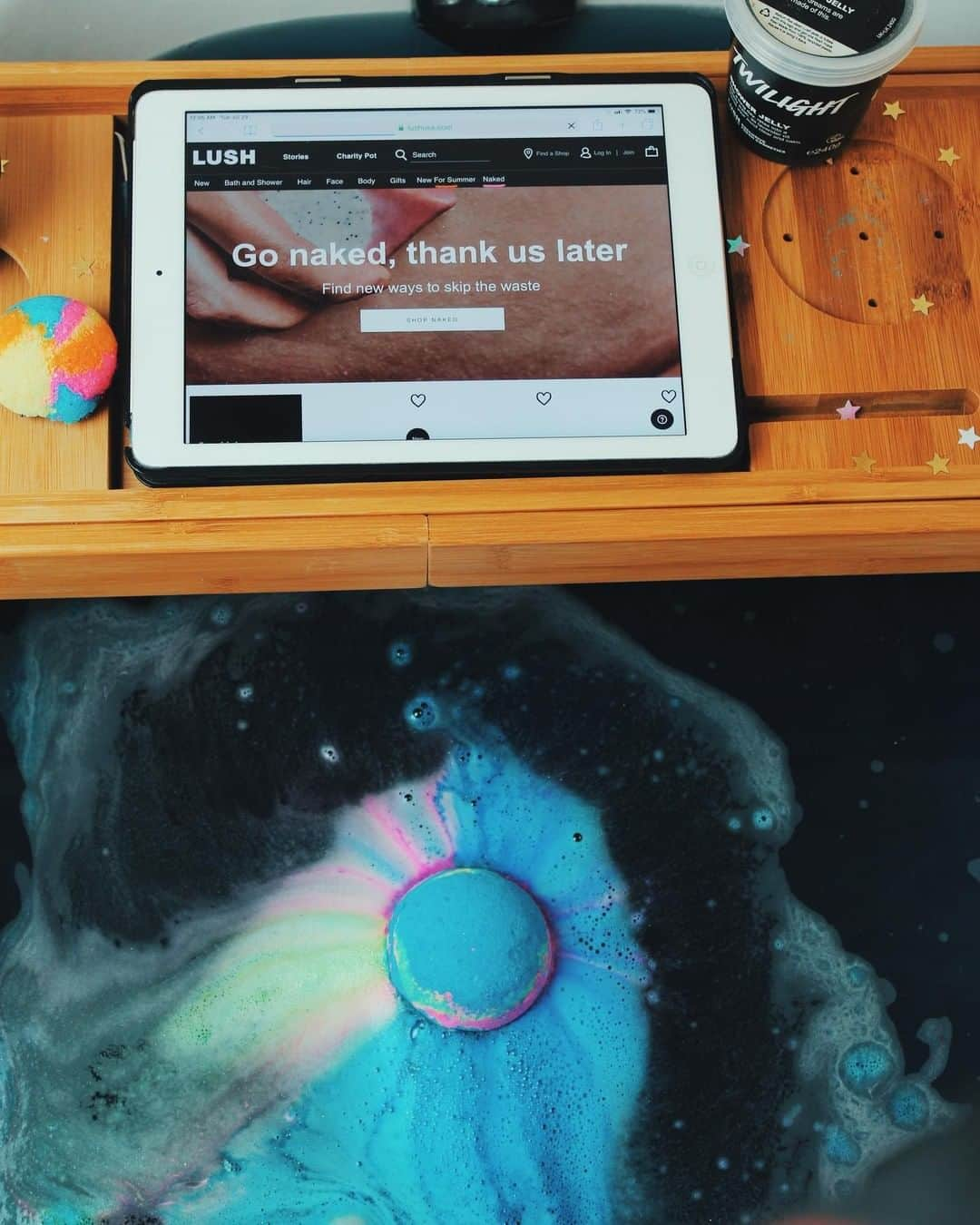 LUSH Cosmeticsさんのインスタグラム写真 - (LUSH CosmeticsInstagram)「Online shopping + bathing = the purest bliss. What do you do in the tub? 🛀 / 📷: @dreamybaths⁠ *⁠ *⁠ *⁠ *⁠ *⁠ #bath #relax #skincare #bathbomb #bathtub #selfcare #naturalbeauty #bathbombs #handmade #bathroom #lush #naturalskincare #veganbeauty #crueltyfreebeauty #crueltyfree #crueltyfreecosmetics #veganlife #vegan #greenbeauty #vegansofig #veganliving #vegans」8月22日 4時00分 - lushcosmetics