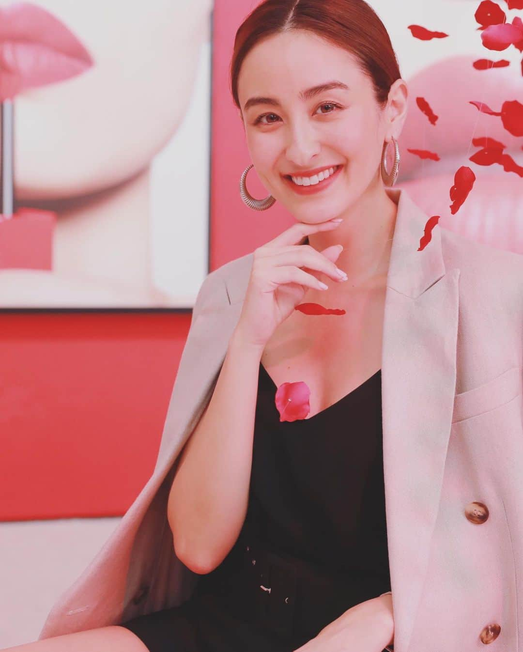 オードリー亜谷香さんのインスタグラム写真 - (オードリー亜谷香Instagram)「Always eager at the chance to try out new lipsticks! Today’s launch was for Dior Rouge Ultra Care #ルージュディオールウルトラリキッド #rougediorultracare @diormakeup 📸: @wataru_fukaya」8月21日 19時24分 - audrey_ayaka