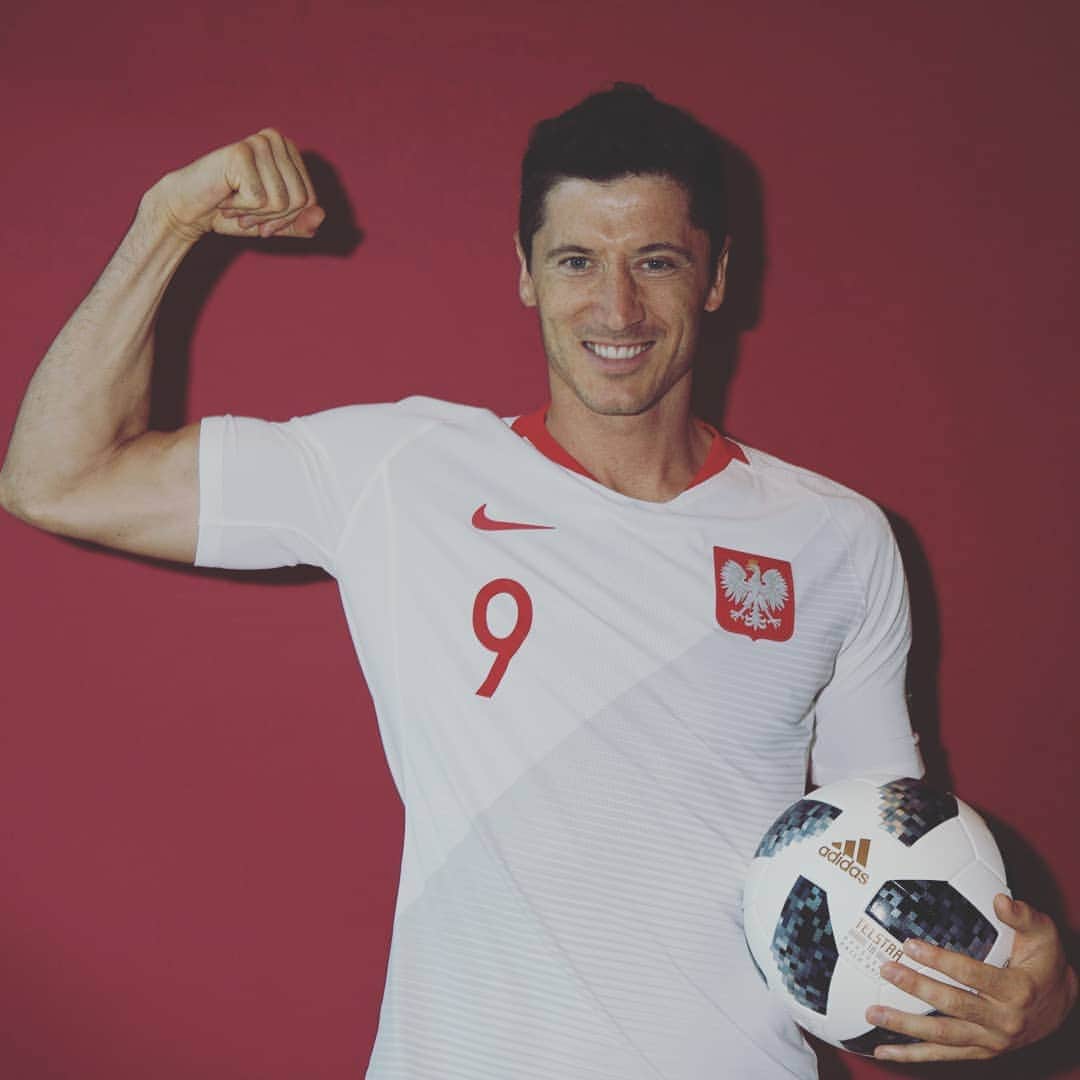 FIFAワールドカップさんのインスタグラム写真 - (FIFAワールドカップInstagram)「#HappyBirthday, @_rl9! @laczynaspilka's all-time top scorer turns 31 today. 🇵🇱🎂⚽️ #WorldCup #Lewandowski #Poland #RL9」8月21日 19時27分 - fifaworldcup