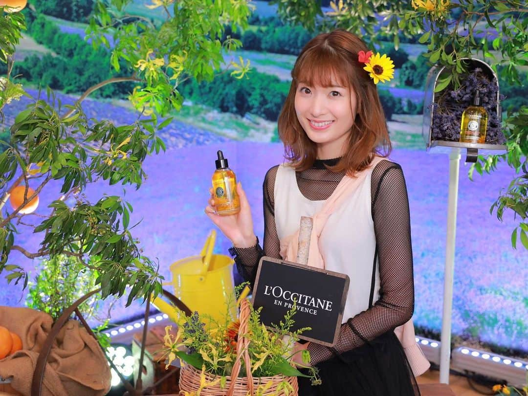 杉枝真結さんのインスタグラム写真 - (杉枝真結Instagram)「L‘OCCITANE×WWDBEAUTY✨ 大好きな向日葵が溢れる🌻 とっても素敵な空間でした！！！ @loccitane_jp のヘアケアアイテムで 実際にシャンプーからヘアアレンジまで…💓 サラサラでまとまりのある髪になりました☺️ #天使の輪 #ロクシタン」8月21日 19時29分 - mayusugieda_official