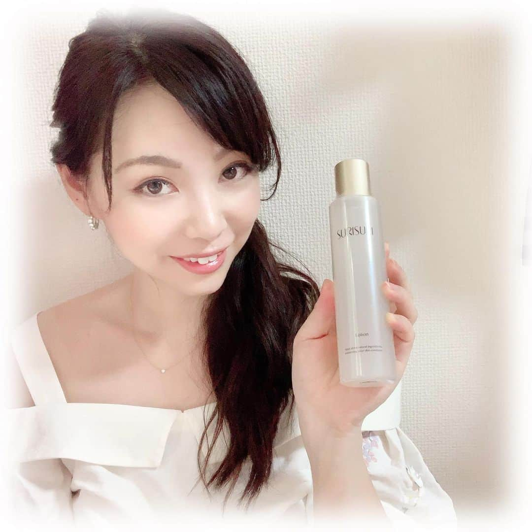 柴本愛沙さんのインスタグラム写真 - (柴本愛沙Instagram)「❤︎ 1,500円の優秀ローション🧴 ☑︎SURISURI ローション ❤︎ しっかり保湿してくれるけど、 ベタベタしない好きなタイプの化粧水。 誰もがスリスリしたくなる、 赤ちゃんのようなみずみずしいお肌に なれちゃいます✨  コスパ良すぎなので、 気兼ねなくパシャパシャ使えるところも好き💕  @rbp_tokyo .  #スキンケア #skincare #surisuri #化粧水 #ローション #すりすり肌 #すりすり #赤ちゃん肌 #rbp #美肌 #保湿 #保湿ケア #ナノモイストバリア #コスパ最高 #コスパ良すぎ #セルロースナノファイバー #コラーゲン #スキンケア #乾燥肌 #乾燥対策 #スクワラン #ナノモイストバリア #高保湿化粧水 #コラーゲン配合 #しっとり潤う #べたつかない #beauty #美容好き #美容好きな人と繋がりたい #美容好きさんと繋がりたい」8月21日 19時31分 - aisa_shibamoto