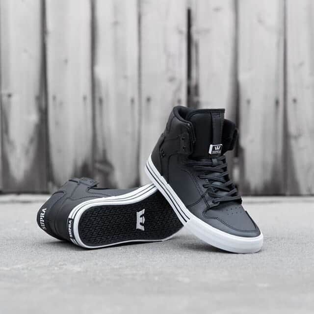 SUPRA TOKYOさんのインスタグラム写真 - (SUPRA TOKYOInstagram)「VAIDER CLASSICS “BLACK LEATHER WHITE”  In store &Online.  #supratokyo#sneakers」8月21日 19時31分 - supratokyo