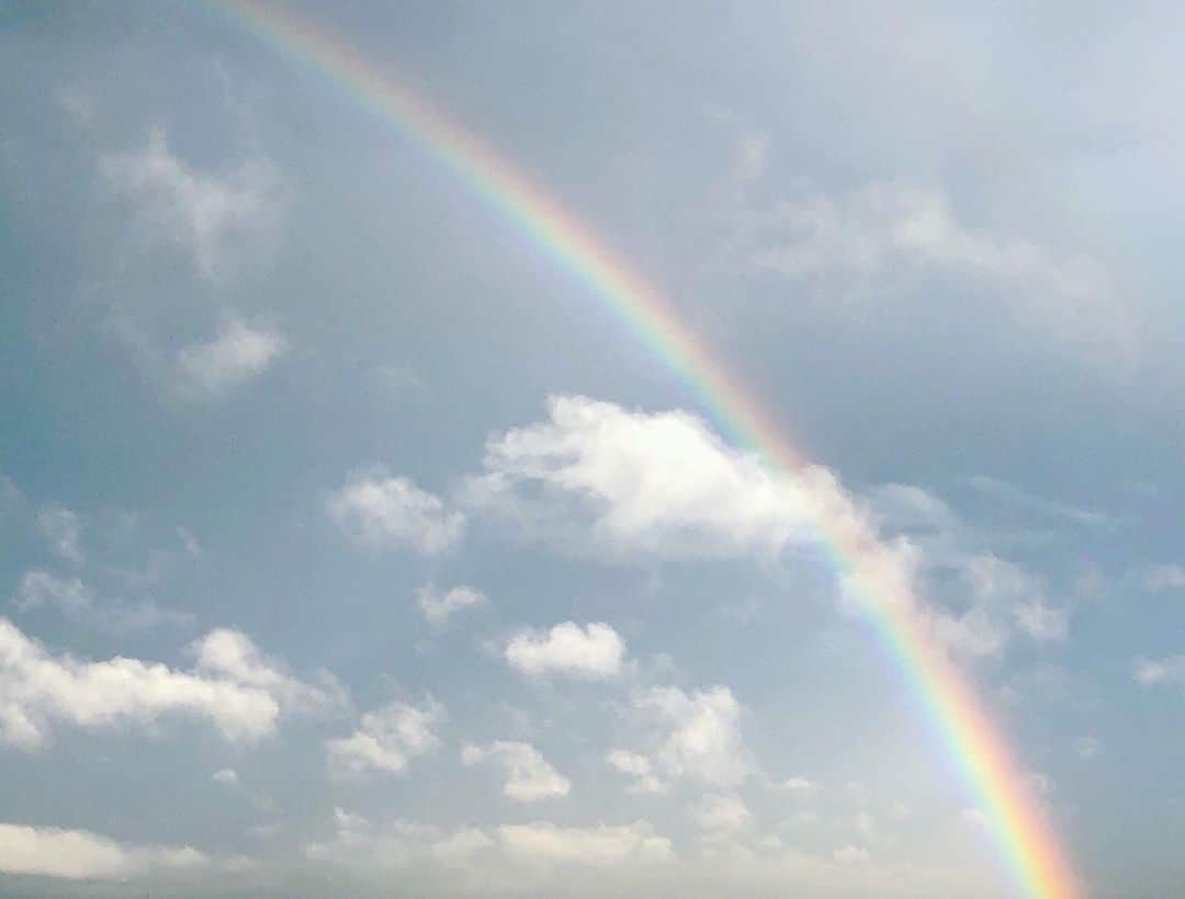 のインスタグラム：「昨日は朝から土砂降りだったけれど、夕方から晴れ間が見えて虹がかかりました🌈 そして！またまた嬉しいご連絡を頂きました💕 近々発表しますね！(^_−)−☆ #虹 #札幌 #土砂降りからの虹」