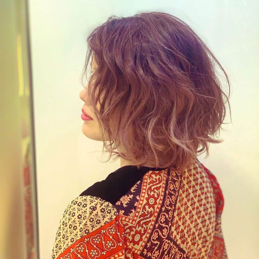 のインスタグラム：「‪髪の毛やっと染めてもろた(●´ω｀●)‬ ‪はんなりカラ〜‬♡ 今日はこのあと20:30から池袋エールハウスにてライブです！」